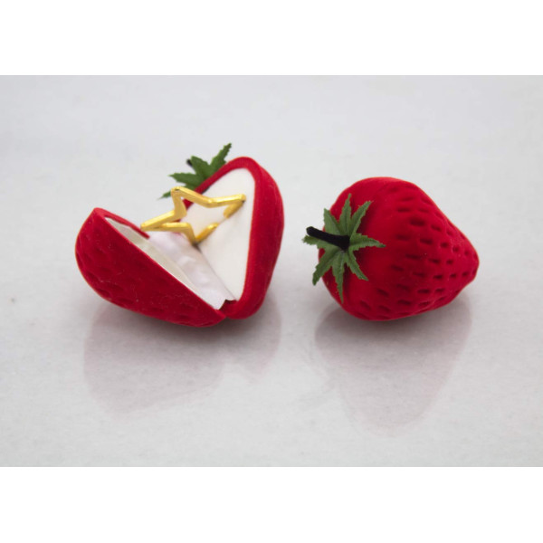 Βελούδινο Κουτί, Σχέδιο Φράουλα